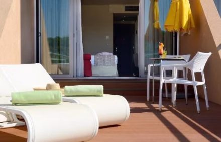 ROYAL PARADISE BEACH RESORT 5* – POTOS